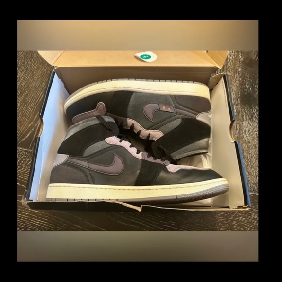 Air Jordan 1 -Mid Top with original box - Picture 2 of 3